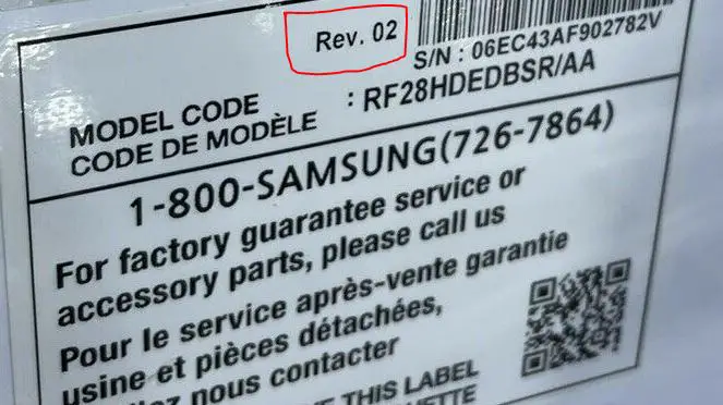O exemplo do número 02 na etiqueta de informação da Samsung
