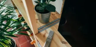 Como aceder ao menu de serviços da Samsung TV sem controlo remoto