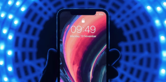 Por que a tela de seu iPhone continua escurecendo e como resolver este problema?