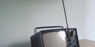 O que é a inserção da moldura preta em uma TV, explicou