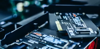 Qual é a diferença entre o armazenamento eMMC e SSD